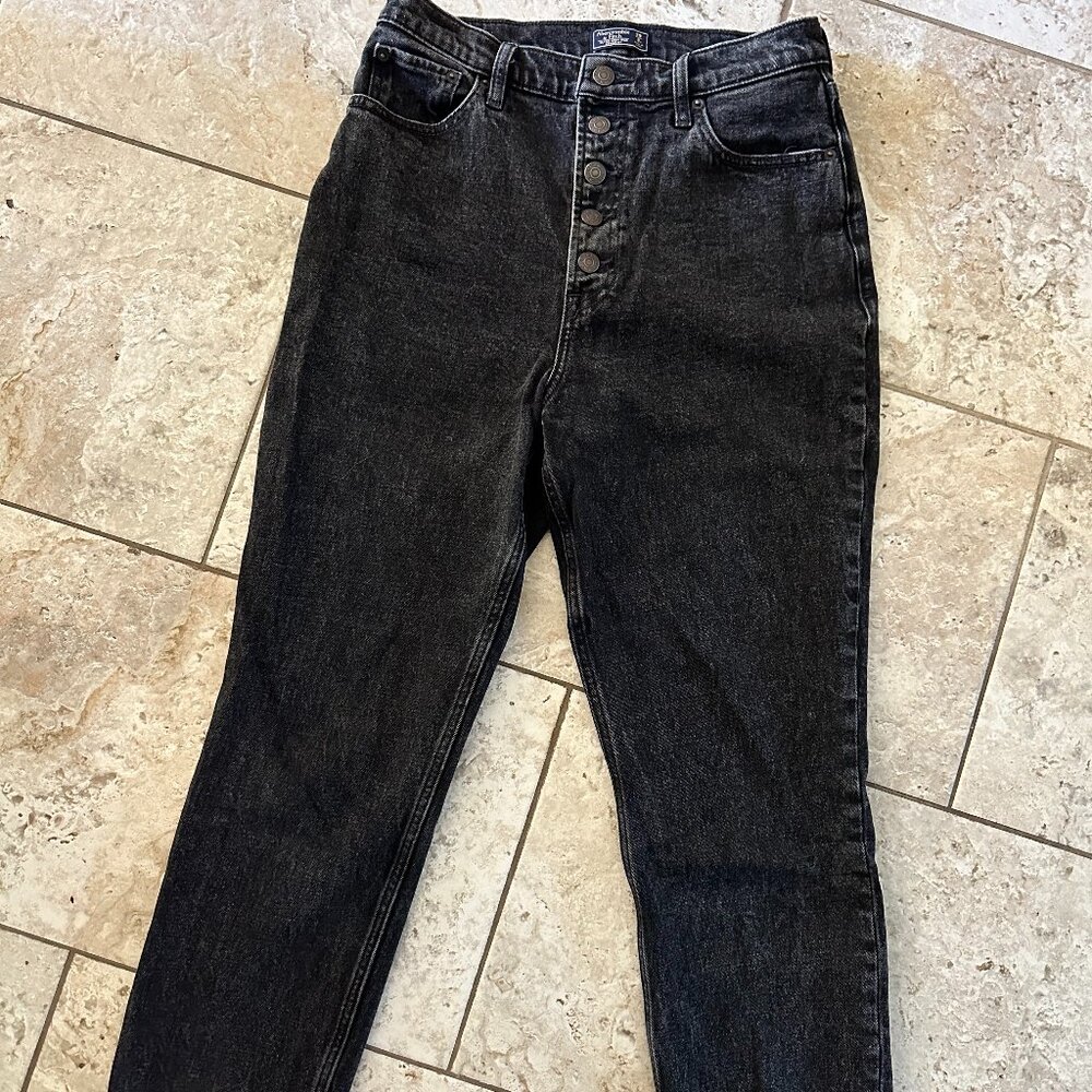 Abercrombie & Fitch Curve Love Ultra High Rise Straight Jean | Size: 29/8 S